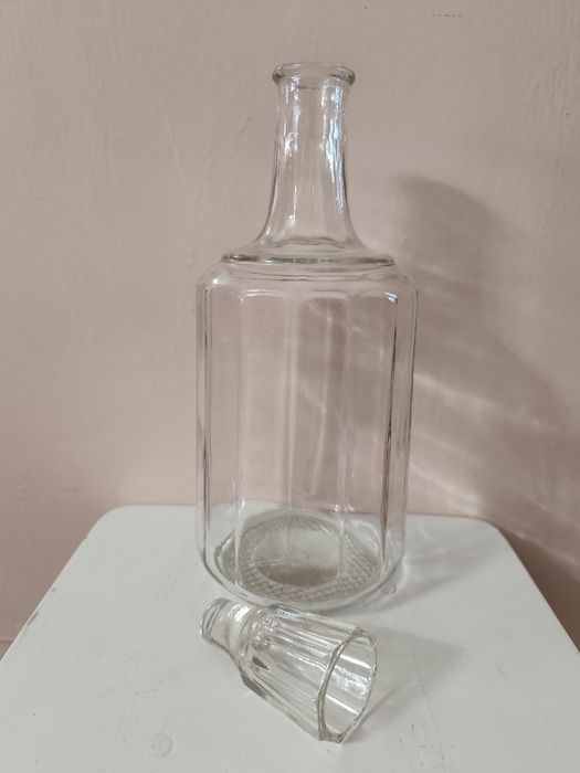 Графин 2 литра с крышкой в виде стопки. В идеальном состоянии.