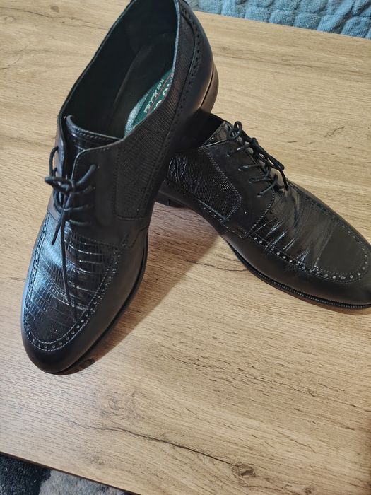 Туфли кожаные продам.