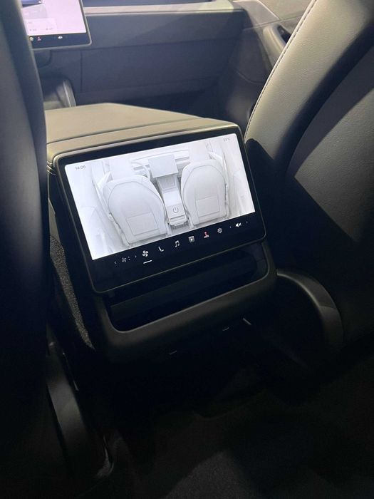 Tesla Model Y 2025 New Model 1 yil garantiya bilan