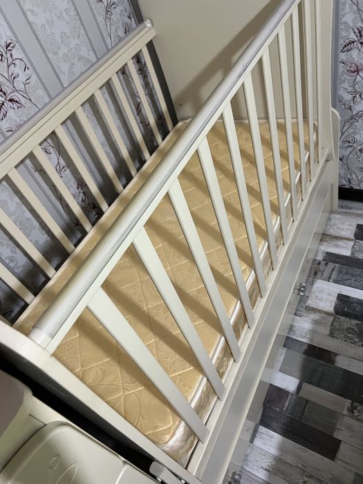 Продам детскую кровать б/у