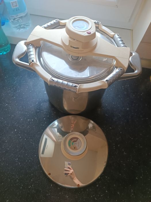 Vând oală Zepter 5.8L cu 2 capace