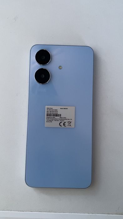 Продавам Realme Note 60