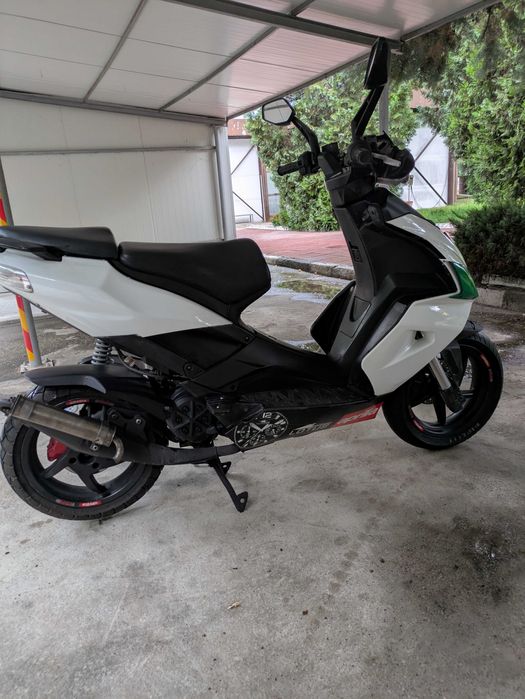 Скутер Aprilia sr50