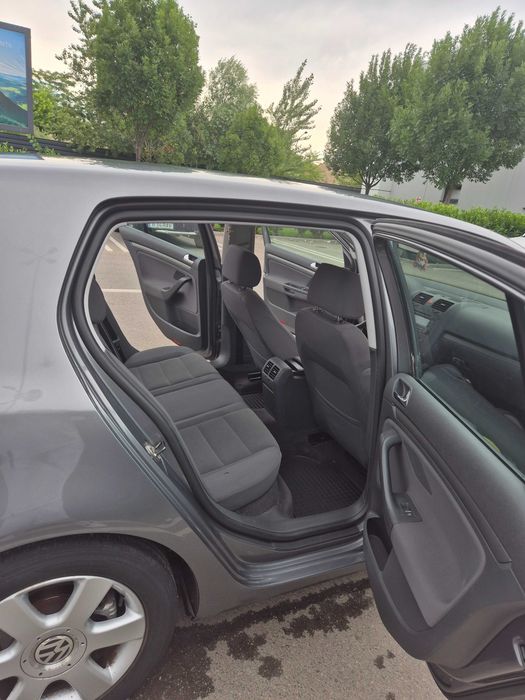Volkswagen Golf V 1.6 FSI