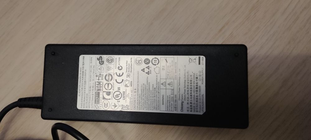 Захранващи адаптери за лаптопи