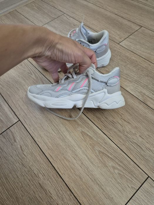 Маратонки за момиче adidas