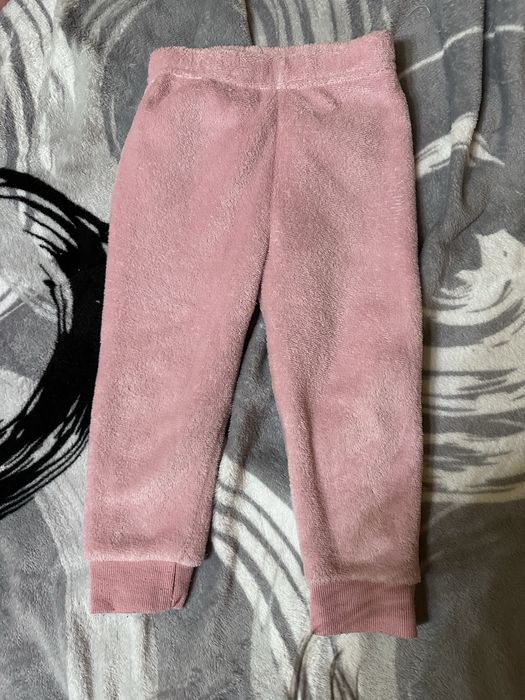 Pulover si pantaloni cu blanita 92