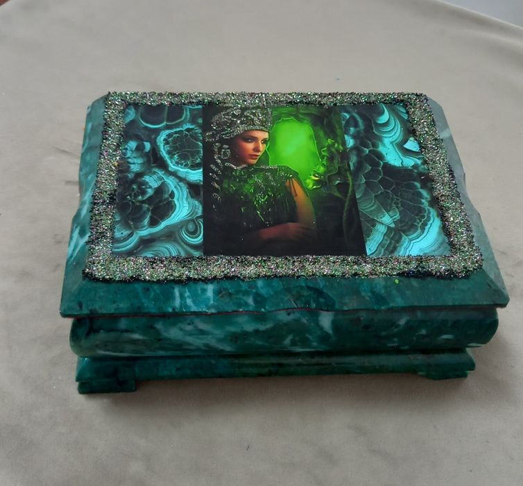 Шкатулка  из  Змеевика