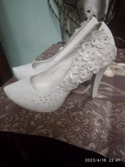 Oq tufli toy kuniga turetskiy