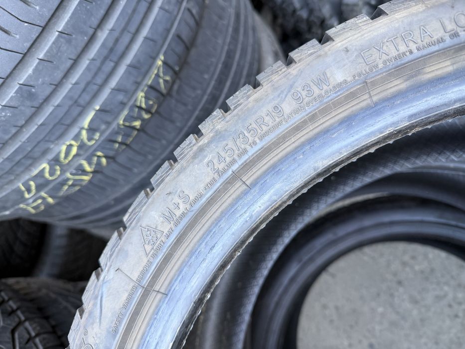 2x 245 35 19 Nokian Snowproof 1