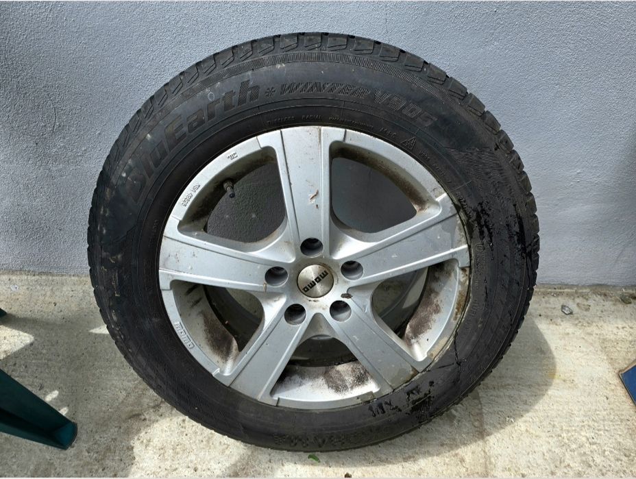 Jante Aliaj MOMO ptr BMW echipate cu cauciucuri de iarna 215 60 R16"