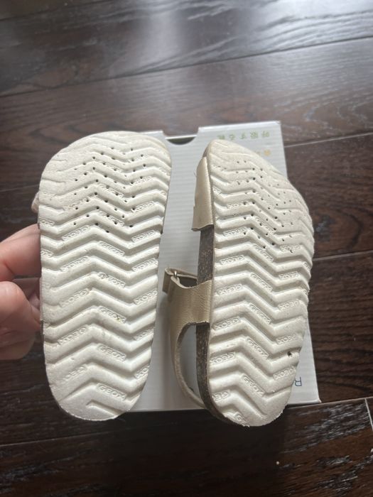 Продам сандали 2 пары для девочки Geox