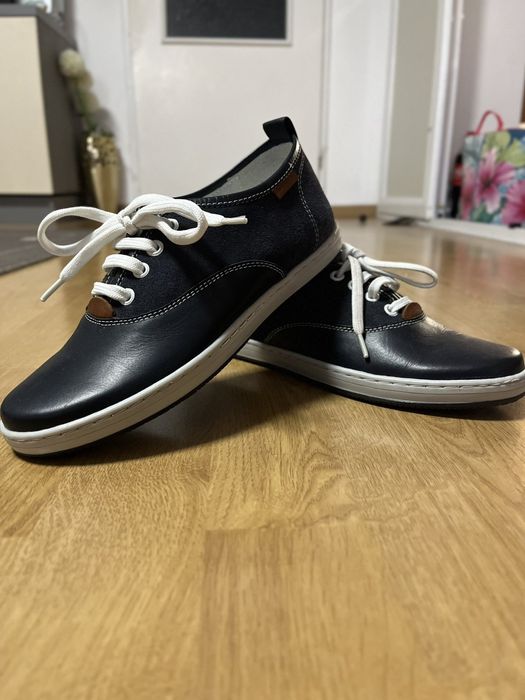 Нови спортни обувки