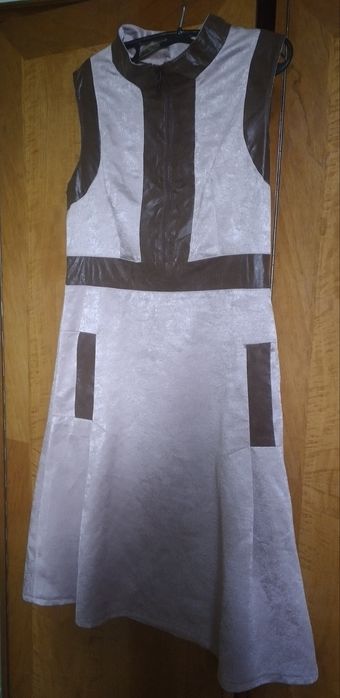 Платье на девушку. Очень элегантное.