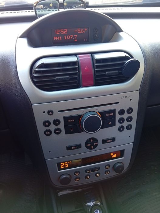 Vând Opel corsa C 1.2 benzină.