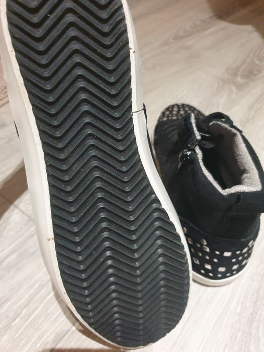 Дамски обувки кецове велур с капси