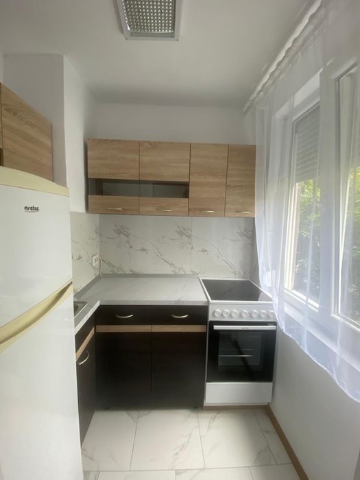 Inchiriez apartament cu doua camere de tip X, Zona Velenta