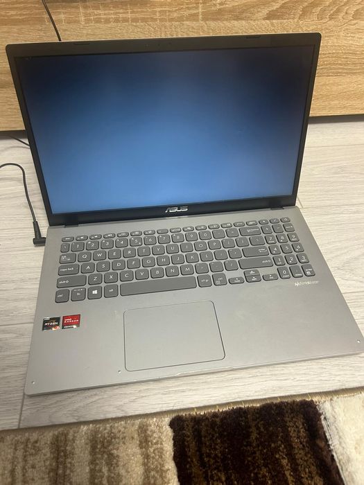 Laptop ASUS Ryzen 5 / 8GB RAM / SSD 256GB / Windows 10 Pro