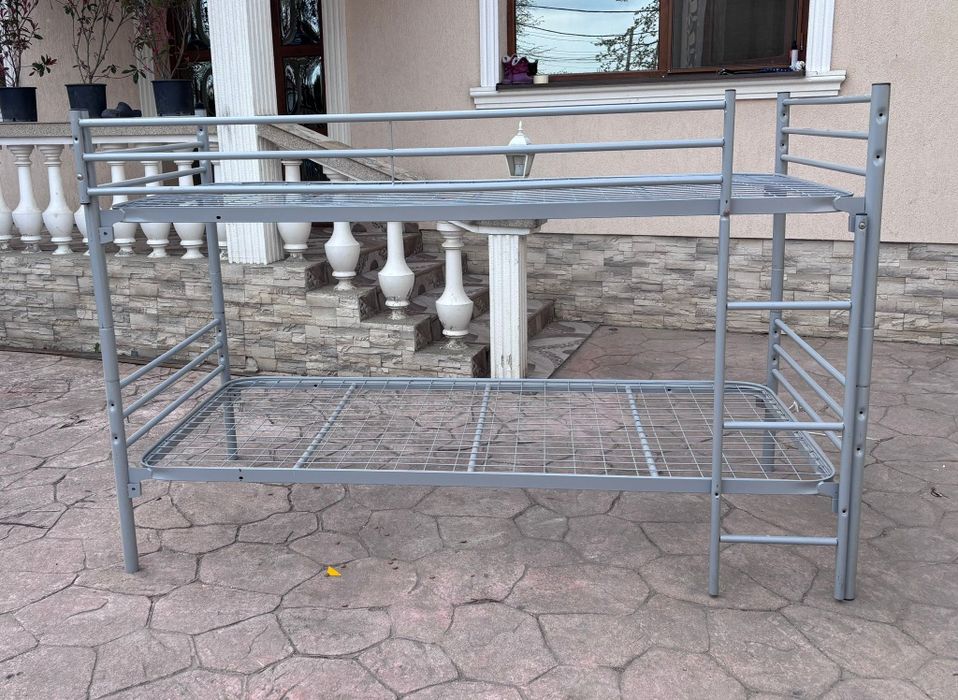 Vand 25 paturi suprapuse fara saltele