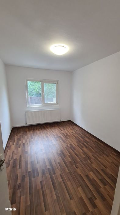 Apartament cu 3 camere de închiriat în Curtea de Argeș.