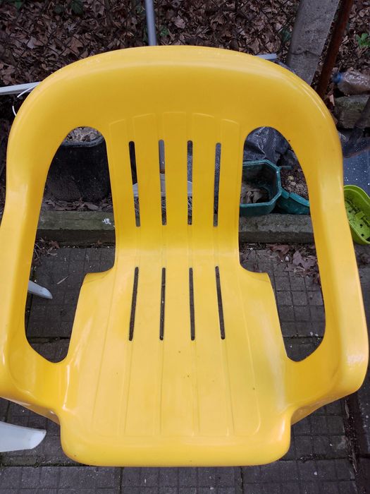 Градински столове по 5 евро всеки