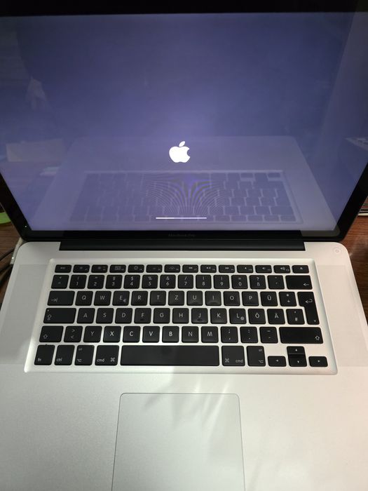 Vand/Schimb MacBook Pro Early 2011