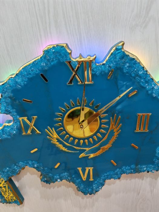 Продам часы. Ручная работа.