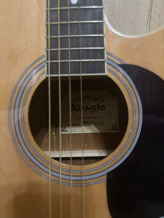 Продам гитару  акустическая гитара