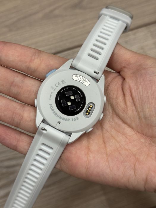 Смарт- часы Garmin Forunner 165