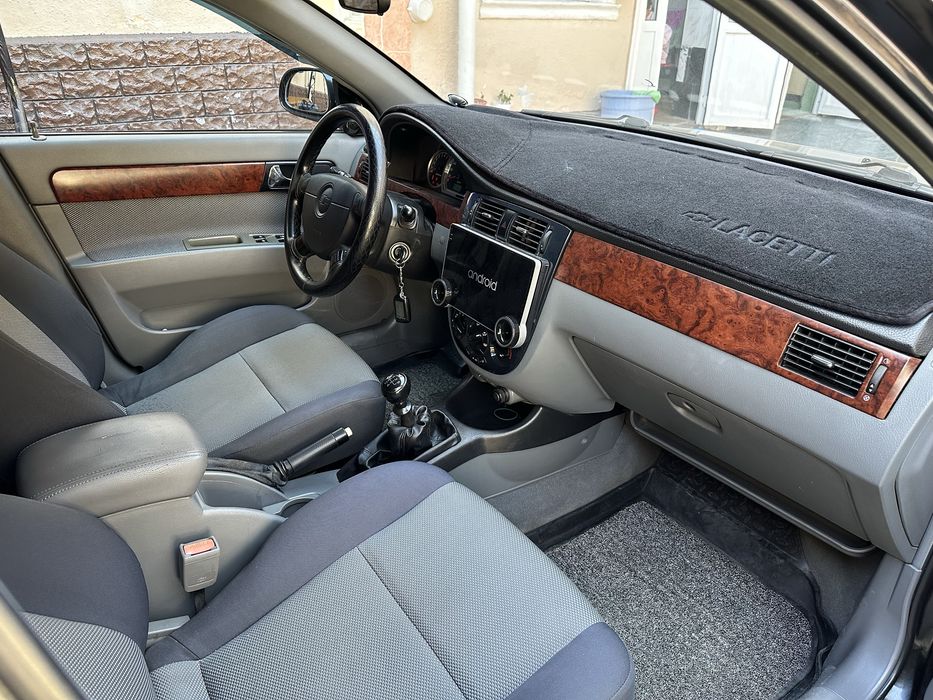 Lasetti 2013 1.8L mexanika Qora rangda srochna sotiladi