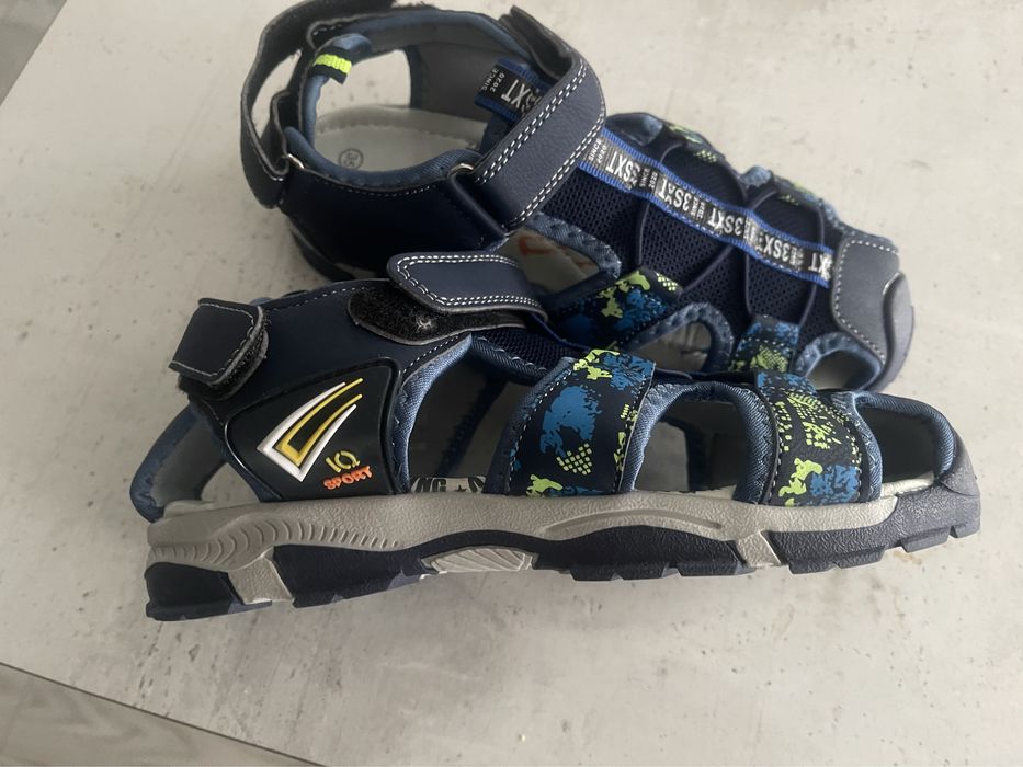 Нови сандали за момче