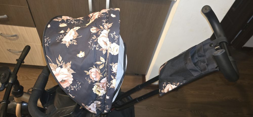 Vând tricicletă copii cu poziție de somn. Folosită aproape deloc!