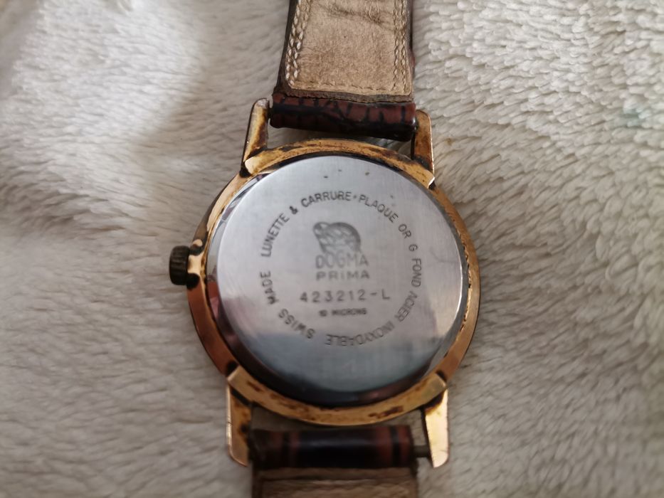 Ceasuri de mână mecanice și quartz