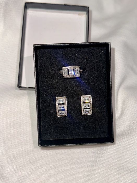 Продаётся новый комплект украшений