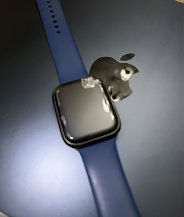 Apple watch 8 stainless still