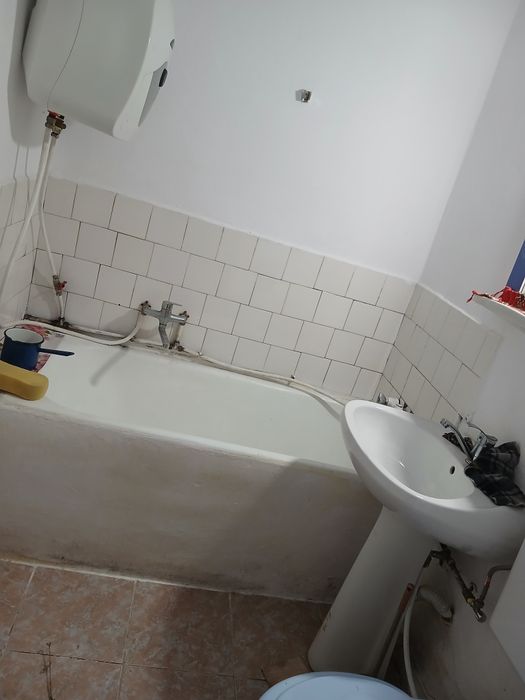 Vând apartament  comuna cerna