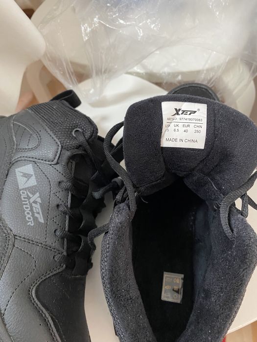 Кроссовки новые Xtep