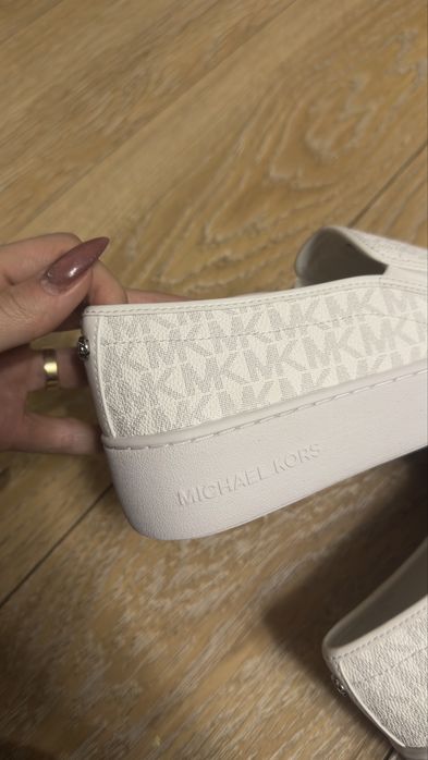 Белые слипоны оригинальные с Америки Michael  Kors