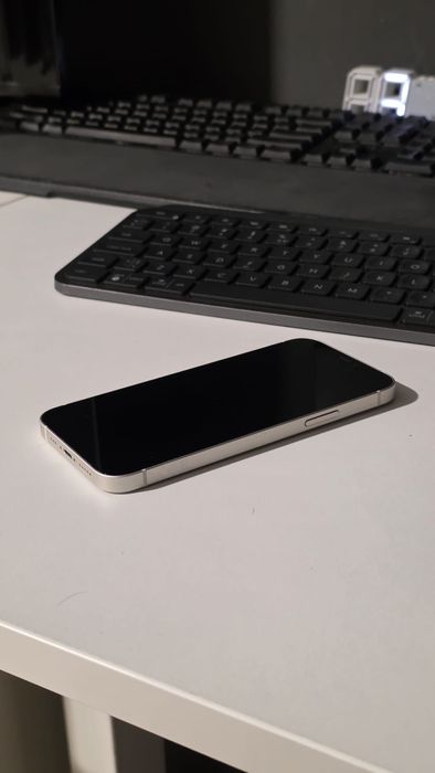 Vand Schimb Iphone 12 White