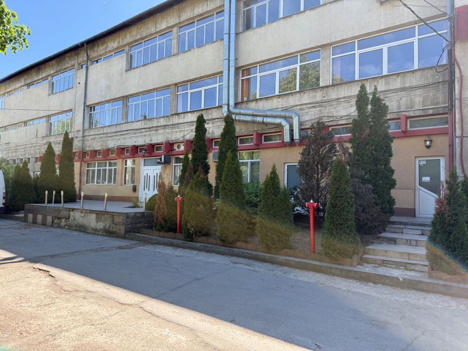 Se Vinde sau se Închiriază spațiu comercial