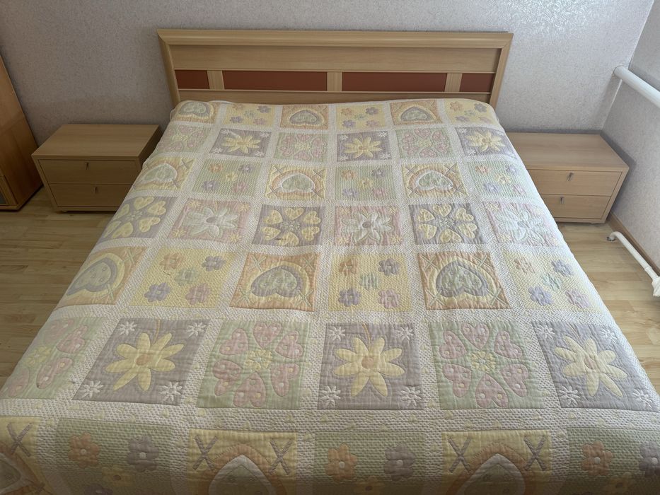 Продам Кровать с тумбочками