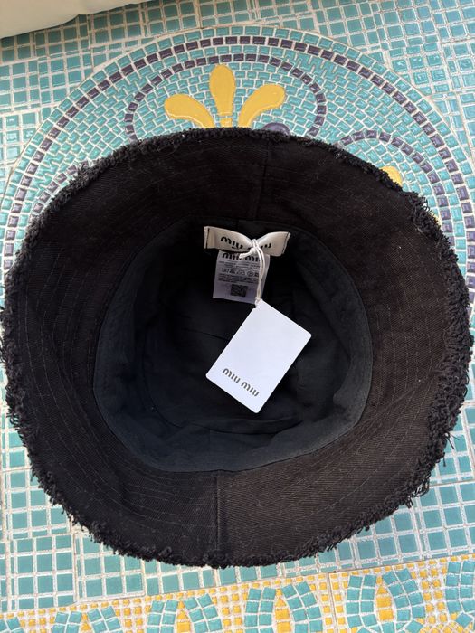 Palarie neagra Miumiu