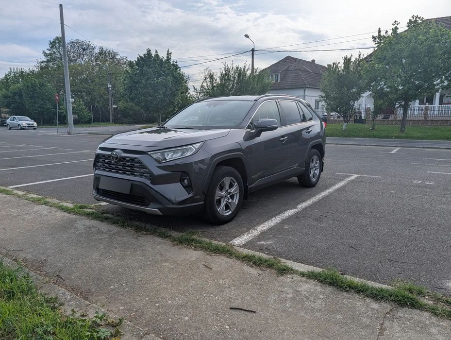 Toyota RAV4 Vand Toyota RAV4 automata 4x4 model facelift 2022 garantie 10 ani.
