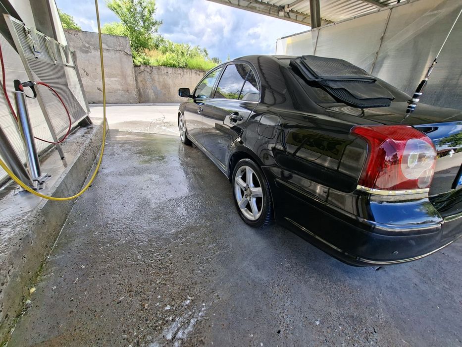 Toyota Avensis 2.2 d manuala 6 trepte preț: 1100Euro.  mecanic de 8 estetic  de 7. Nu-i ptr. Pretențioși An:2007