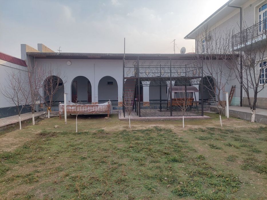 Ховли сотилади 2 этажли