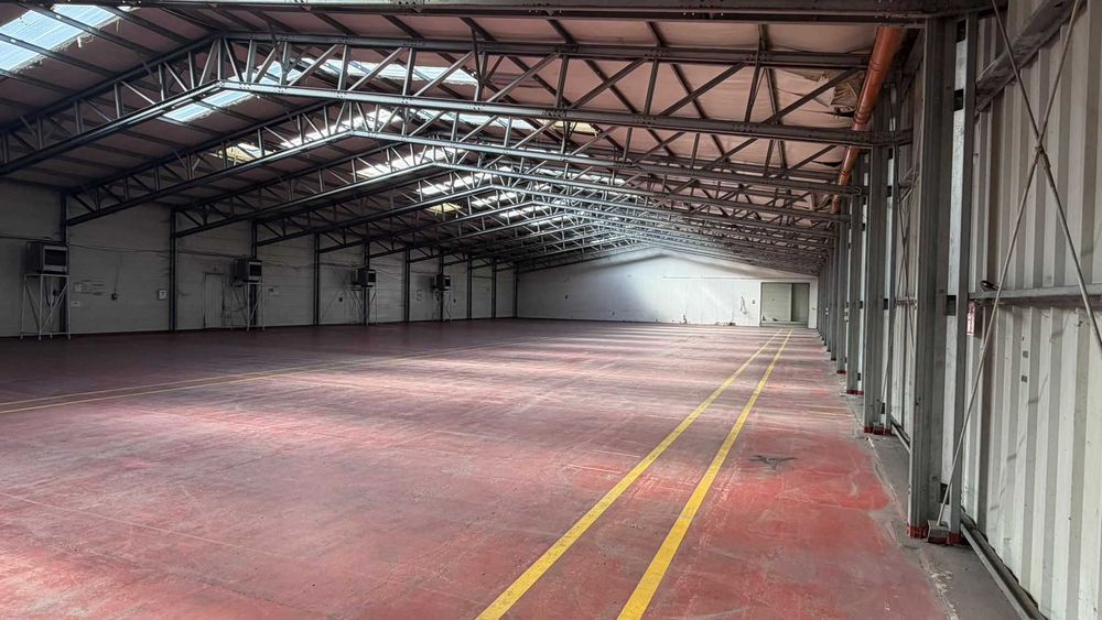 Hală industrială 1800 mp – depozit / producție – acces TIR DN73