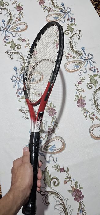 Tennis raketka sotiladi