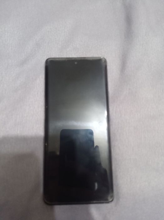 Xonor 50  telefoni sirochna sotiladi