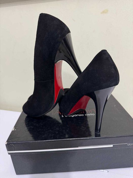 Продам замшевые туфли