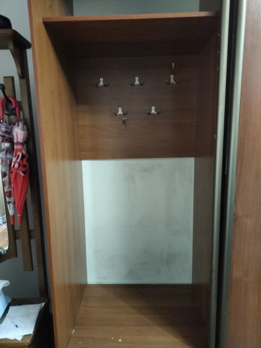 Большой шкаф для одежды